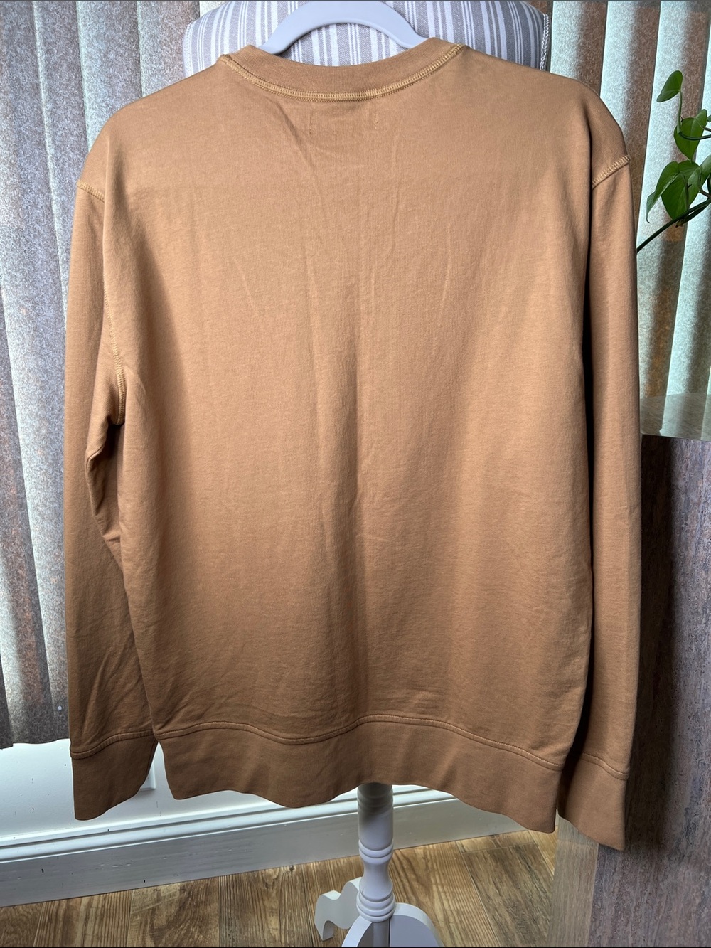 Banana Republic Men's Camel/Tan Crewneck Sweatshirt size M - Picture 3 of 10